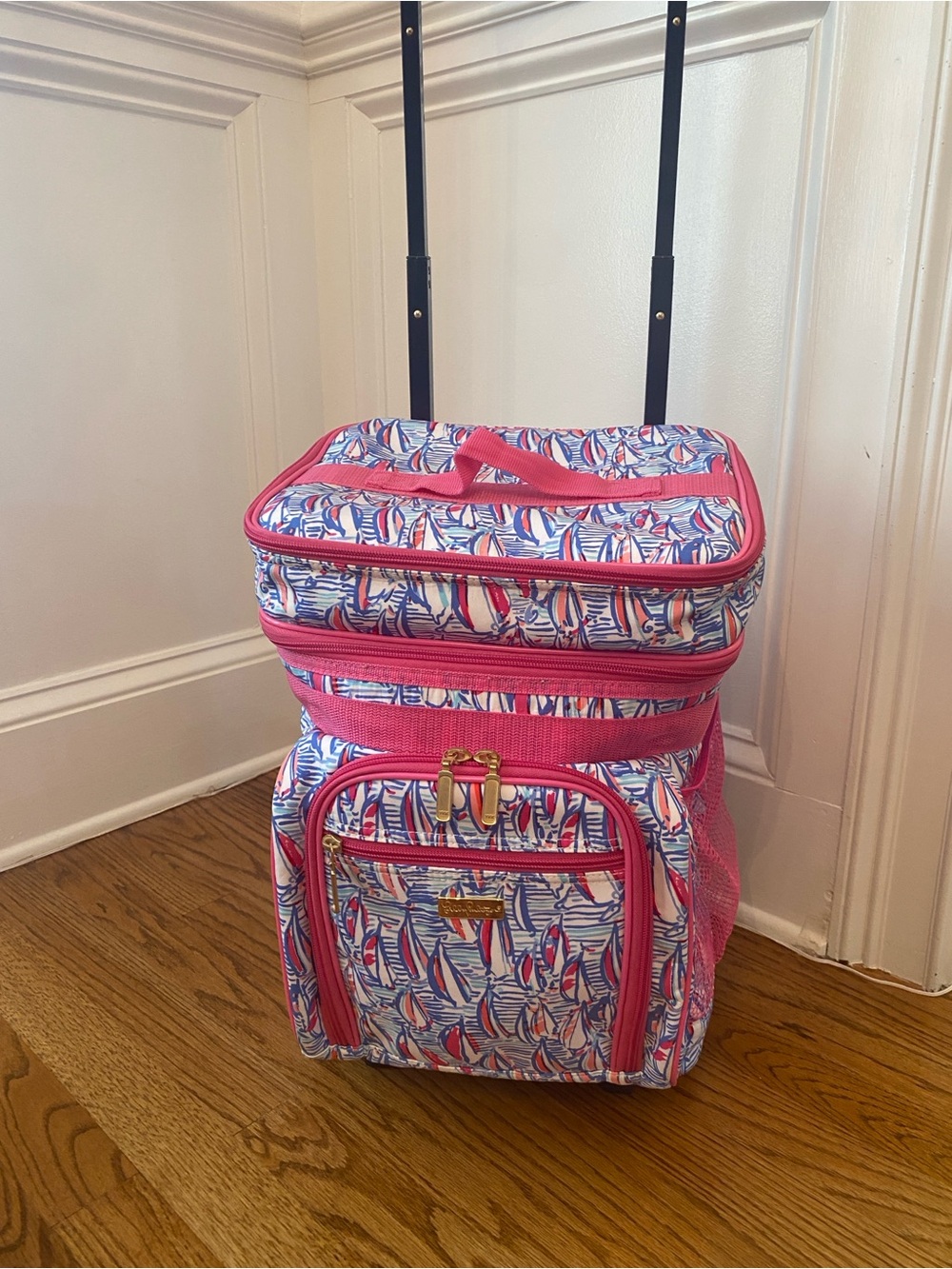 Lilly Pulitzer NWOT Pink & Blue Sailboat Patterned Rolling Insulated Cooler Bag - Picture 5 of 16